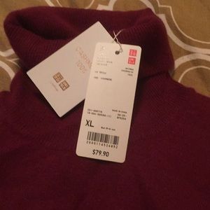 Uniqlo turtleneck cashmere brand new